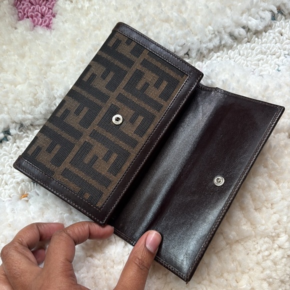 Fendi Bifold wallet with COA - Picture 2 of 7